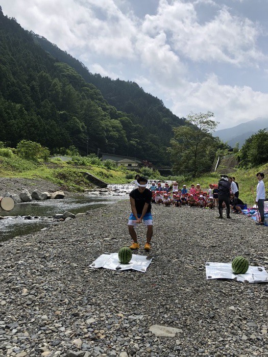 川に落とされた柊二先生 