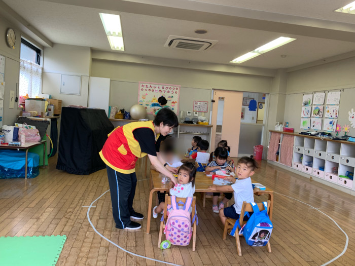 すみれさんお弁当の時間 みんなモリモリよく食べます(^^)おおきくなるね 