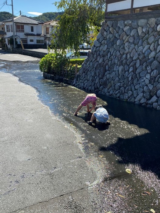 湧き水天国??子どもは水が大好き！