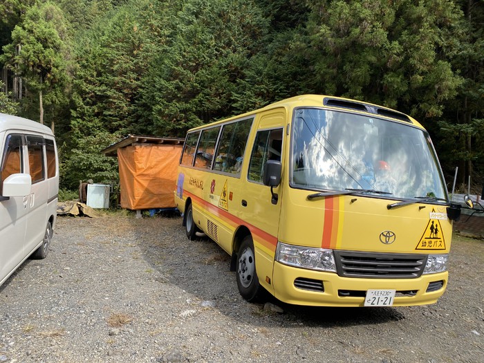 12:40中島さんにお礼を伝え幼稚園におかえりです。みんなを安全に運んでくれるゾウバスくんや大江さんにも感謝です。大江さんはおうちえん用の動画も撮ってくれました。