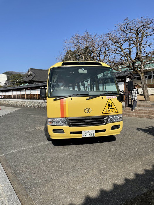 有休の大江さんに代わってぞうバスを運転する園長先生。前の日に大江さんとコースを試走してくれてました！心強いです(^^)